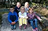 Auklandshamn skule:Bak f.v.: Ella Økland Solsvik og Amalie Stueland. Framme f.v.: Elias Selland, Linnea Signora Hoel Sakseid, Oda Velde. Maria Grimås er lærar i klassen.