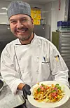 Francisco Lara med lutefisk-taco; ein norsk-meksikansk fusion.