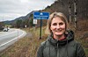 Marthe Hammer, førstekandidaten til SV i Hordaland, nytta mellom anna besøket i Sveio til å sjå med eigne auge konsekvensane av ein ny E39. Foto: Privat