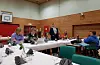 Ranveig Eide mottar plakett for innsatsen sin i 4H, syv år har hun gått.