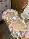 Dordi lagar sine eigne surdeigsbrød for då har ho full kontroll på råvarene.