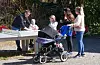 Familiedagen baud på strålande vêr, aktivitetar, mat og mykje folk. Frå venstre: Frode Stølås, Leah, Vilja, Eliasbeth Stølås, Hanne Elisabeth Vestvik og Emmeli i vogn