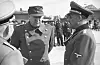 Ministerpresident Vidkun Quisling (i midten) i samtale med tyske offiserar etter å ha kome heim til Noreg frå ei reise til Tyskland. Foto: NTB