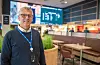 Kommersiell leiar i Lufthavndrift AS, Pål Visnes, er nøgd med resultatet etter at delar av avgangshallen på Haugesund Lufthavn er rusta opp. Også det eit ledd i arbeide med å styrke posisjonen til Haugelandet sin eigen flyplass.FOTO: TORSTEIN TYSVÆR NYMOEN