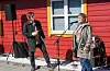 Konferansier Cato Thorsen og Gerd Jorunn Christensen, leiar av arbeidsgruppa for LivOGLyst i Auklandshamn.