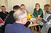 Svein Olav Bua (t.v.), Øystein Krossgått og Bernt Herland i gruppesamtale om framtidig jordbruk, næringsutvikling og handel i Bua-krinsen. FOTO: EINAR VESTVIK