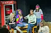 Jentene frå klassen planlegg kva dei skal ha på seg på diskoteket i Førde. F.v. Luna Nesse, Thea Kvalvågnes, Cathrine Aarsteinsen, Ermina Agasøster og Amalia Mocci. Foto: Anne Synnøve Breistig