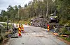 Skuleelevar har fått passera anleggsstaden over solide stålflakar.