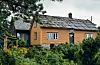 Stova i eine enden av dette okergule våningshuset på Tittelsnes, det såkalla Vågahuset, skal vera frå mellomalderen. Ein gong etter 1760 kom ho som velbrukt røykstove med ljore i taket frå ein gard nærare Haugesund. Her på det nye tunet blei ho påbygd to-tre omgangar. Eva og Terje Viland kjøpte huset til feriebustad i 2002. Eigarane har samarbeida tett med bygningsvernkonsulten i Sunnhordland om renovering av huset.