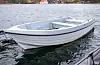 Den opne båten av merke Hobby 460 var utan motor og årar, men full av tjuvegods.