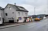 Naudetatane rykte ut då et kom melding om røykutvikling frå dette huset i Sveio sentrum. Det viste seg vere røyk frå matlaging i bustaddelen av bygningen som også husar restaurant i første etasje.FOTO: TIPSAR