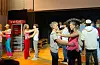 Under diskoteket får vi og med oss litt slowdance der Silje (Cathrine Aarsteinsen) og Kristian (Leonard Enoksen) finn kvarandre. Foto: Anne Synnøve Breistig