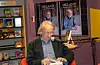 Einar Økland under presentasjonen i Sveio folkebibliotek.