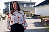 I denne gata på Rophus bur Linn Therese Erve (39). Ho er oppvaksen i landlege omgivnadar på Erve ved Ålfjorden, og er sambuar med byggmeister Lars Osa frå Haugeund, saman har dei to barn i skulealder. Då paret budde i Bergen, handla dei tomt på Rophus litt på impuls, og det sjølvbygde huset stod klart i 2011. Haugalandet var eit naturleg val. – Me ville tilbake til heimstaden vår. Eg har alltid vore glad i Sveio, og når tomteprisane var rimelegare i Sveio enn nabokommunar, var valet enkelt, seier ordføraren.
