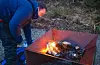 Ordførar André Mundal Haukås (H) fyrer opp i bålpanna med avissider frå Vestavind.