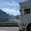 Pause med utsikt mot Olden og Loen ein nydeleg sommardag i Nordfjord.