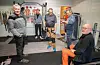 På treningsrommet rydda dei, og fann tid til litt preik. Frå venstre: Reinart Vierdal, Nils Magne Berge, Kåre Bjelland, Johannes Flatnes, Sigmund Enerstvedt og Lars Inge Alsaker.FOTO: THOMAS VALLESTAD DRAGESET