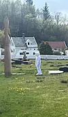 Det er ikkje kjent nøyaktig kva denne oppgåva gjekk ut på, men det involverte ei kanin på stranda i Førde. FOTO: PRIVAT