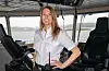 Maria Helene Hovda Bjerche på brua under overfart mellom Langevåg og Buavåg.