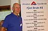 Driftsleiar Helge Daae ved ein rollup som viser tidslina for Fjon Bruk AS, frå starten i 1973 og fram til jubileet som blei feira fredag.