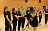 Ordførar Linn Therese Erve kom på trening onsdag kveld for å gratulerer europemeistrane til Sveio Drill.FOTO: PRIVAT