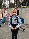 Ein stolt førsteklassing, Sander Brakestad Tjoland, klar for sin første dag på Vikse skule.
