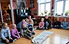 Frå venstre; Sigrid Larsen Vihovde, Sonja Dagny Olavsdotter Fludal, Jonas Mundal Flatnes, Fartein Olavsson Fludal, Anna Fagerland Tverfjell, Camilla Fagerland Tverrfjell, Askil Tvete Ravatn og Jonathan Haugland. Bak frå venstre: Even, Jenny og Karten Valen Senstad Torstrup. Foto: Sigrund Breistig