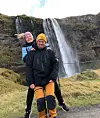 Einar Emberland. Pappa, far, pappsi, dad, eller papa? Kall det, det du vil. Ein superhelt i forkleding, ein så både kan og vett alt (meiner han vertfall sjøl). Ein så tenker på andre, ein så er god med alle, ein som er unik. Om eg skulle forklart pappa i ein liten tekst her måtte det blitt skreve i den minste skriftstørrelsen, for å kanskje få plass. Det er så mye godt og sei om min far. Og eg ønske han ein fine farsdag, og syntest han fortjene ei kaka siden han snart bursdag også. Eg er så stolt, takknemleg, og ikkje minst glad i deg pappa. Gratulera med farsdagen! Klem litla jento di.