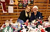 Maria Reinertsen og Kirsten Charles. – Det er blitt ein tradisjon at me er med på denne julemessa, fortel mormor og barnebarn som kjem frå Haugesund. Foto: Sigrund Breistig