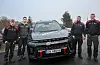 Gjengen i Sveio Auto kan se tilbake på en rekordmåned i bilsalget. Firehjulstrekkeren i midten ble en av nøklene til suksessen. Fra venstre: Vegard Bugge Jensen, Håkon Ureta Hansen, Vegard Nordvik og Rafal Turkowski. Foto: Morten Vågset Møller