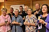 Åtte plakettvinnarar samla etter utdelinga under årsfesten: Frå venstre: Kristina Enerstvedt, Sigmund Enerstvedt, Astrid Førsund, Inge Berglund, Oddvar Svendsbø, Marit Husby, Arild Wiersen og Kathy Ann King Johannessen. Foto: Thomas Førde