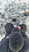 Håvard Emberland har allereie dratt opp tre fisk, blir det fleire? Foto: Kjartan Moe Hustvedt