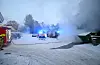 Det var fullt av røyk da Sveio brannvesen rykket ut tirsdag ettermiddag etter melding om brann i en container for brukte klær. Foto: Morten Vågset Møller