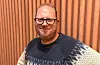 Vi som følgjer lokalavisene tett, er imponerte! Mange leverer betre journalistikk enn nokon gong, skriv Tomas Bruvik, generalsekretær i Landslaget for lokalaviser. Foto: LLA