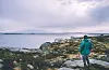Med Sletta som næraste nabo er det storslått utsikt frå Flokehyttene i all slags vêr. Foto: Marius Dalseg Sætre