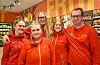 De ansatte ved Extra Sveio gleder seg både over årets kjøpeutbytte og de nye planene som skjer i butikken framover. Fra venstre: Margrethe Johannessen, Reidun Karin Reinertsen, Rebekka Lye, Reidun Nes og Christoffer Mortveit. Foto: Morten Vågset Møller.