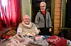 Kristine Heggøy og Randi Knutsen selde handlaga strikk. Begge to er frå Haugesund. Foto: Sigrund Breistig