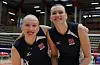 Fredag kveld møtes sveibuene og venninnene Malin Nummedal Halleraker (t.v) og Sarah Kvalvågnes Guddal til dyst i det begge omtaler som sesongens viktigste volleyballkamp. Foto: Privat