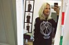 Jula er allereie feira med mora og søstrene i Oslo. Nettbutikken har tatt juleferie, og Siri Sveen Haaland kan pusta ut. I desse dagar er ho heime i Sveio, seinare blir det ein tur til svigerforeldra i Rakkestad, og julaftan blir feira med kjærasten i Los Angeles. – Håpar eg får julemat på flyet, humrar ho. Foto: Privat