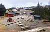 Både foreldre og barn som har starta i Sveio dei siste 10 åra har alle trudd at dei skal få eit år i nybygg. Det har i staden blitt mange midlertidige løysingar, skriv foreldre i Sveio barnehage. Foto: Privat