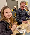 Asbjørn Natås og barnebarnet Sunne Natås Strand (9). Foto: Privat