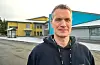 Politikontakt Jostein Salemonsen er jevnlig innom Sveio skule for å holde kontakt med ungdommen. Han beskriver kriminalitetsnivået blant unge i Sveio som lavt. Foto: Morten Vågset Møller