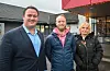 Ordfører André Mundal Haukås, hovedtillitsvalgt og lokallagsleder i Utdanningsforbundet i Sveio Leif Sverre Haga og hovedtillitsvalgt i Fagforbundet i Sveio Anne Beate Fresvig fikk alle prøve seg én dag som barnehagevikar. Etter vikardagen møttes de for å diskutere utfordringene i sektoren. Foto: Morten Vågset Møller