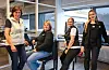 Dette er kvinnene som no jobbar med reparasjon av sportstøy i Tøye. Ei produksjonslinje er bygd opp på Næringsfabrikken i Sykkylven. Frå venstre Eva Langstein, Elin Hansen, Jorunn Dahle og Zhanna Lukianenko. Foto: Privat